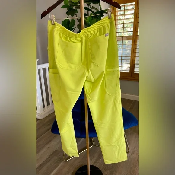 NWT Figs Set High Waisted Yola Skinny Scrub Pants™ Women’s Size Top L Pants M - Picture 4 of 7